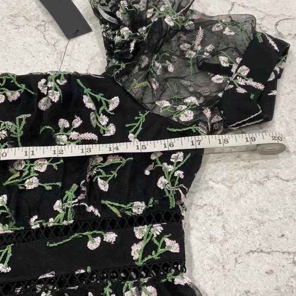 🆕 Lulus Radiant love black floral embroidered short sleeve skater dress size M - Picture 10 of 13